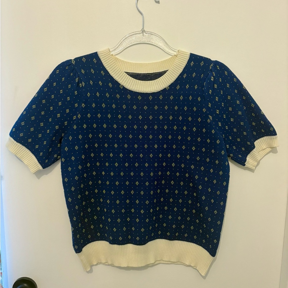 Blue and Cream Short Sleeve Sweater With Gold Metallic Detailing Size Small